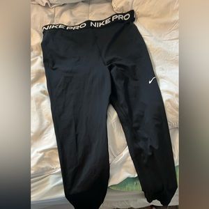 Black Nike pro leggings